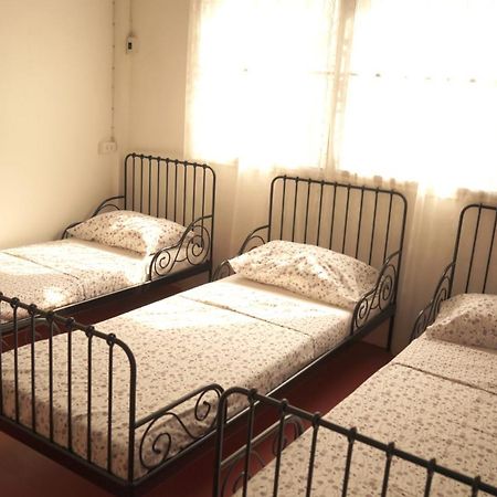 Tiger Lily Hostel Bangkok Kültér fotó