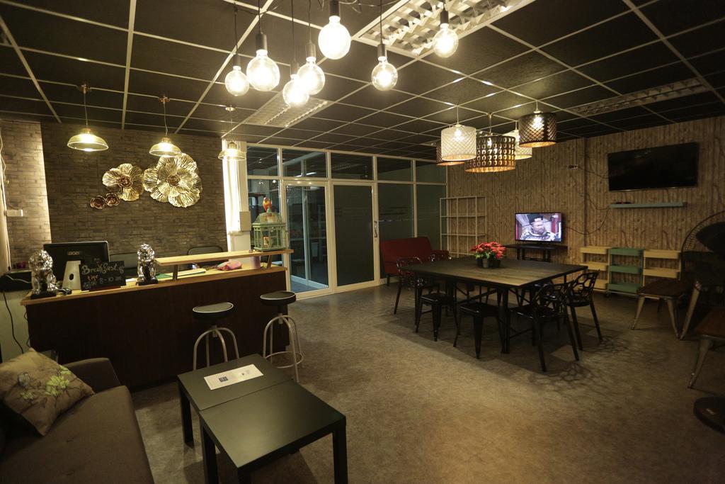 Tiger Lily Hostel Bangkok Kültér fotó