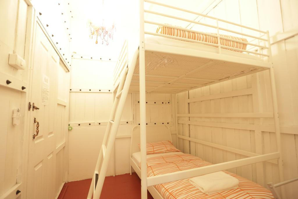 Tiger Lily Hostel Bangkok Szoba fotó