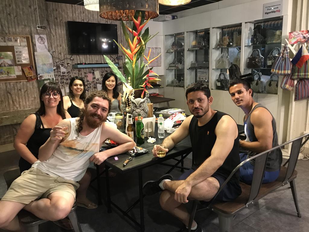 Tiger Lily Hostel Bangkok Kültér fotó